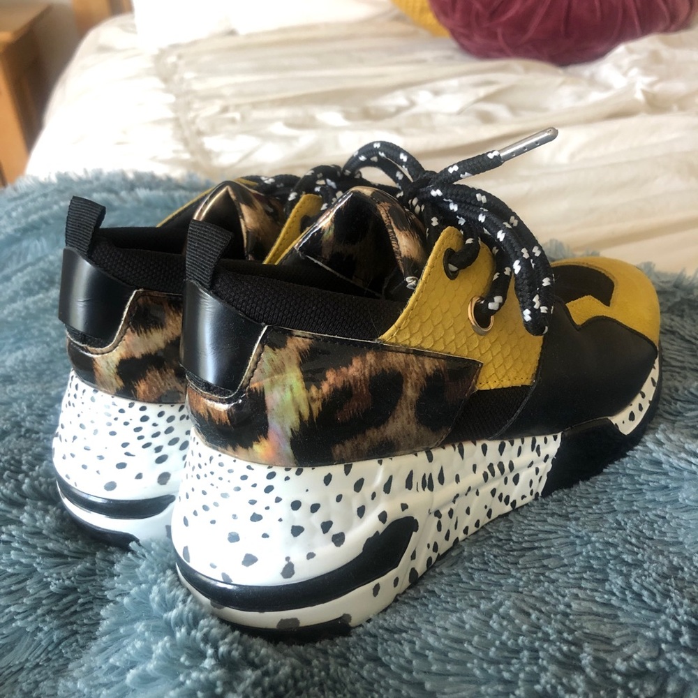 Steve Madden Cliff Animal sneaker size 5.5 - Picture 2 of 3